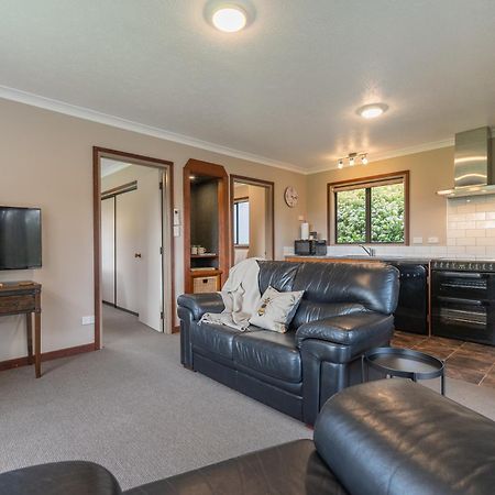 Te Anau Cottage Экстерьер фото