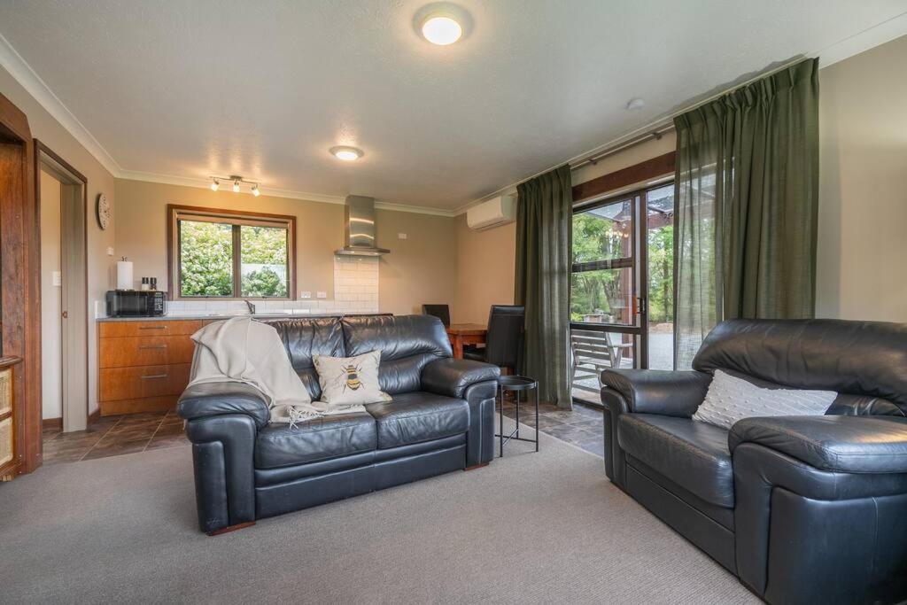 Te Anau Cottage Экстерьер фото